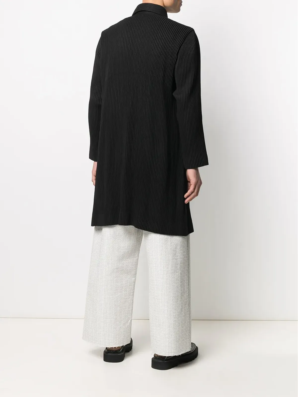 Homme Plissé Issey Miyake プリーツ入りボタンアップコート - 画像4