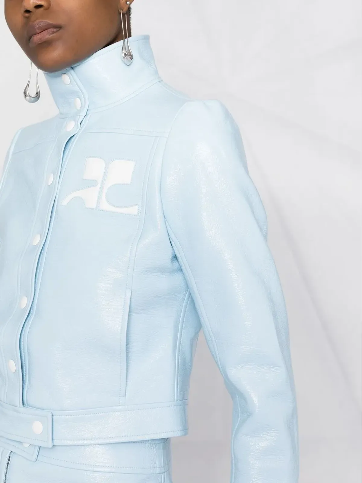 Courrèges アップリケロゴ クロップド ヴィニール ジャケット - 画像3