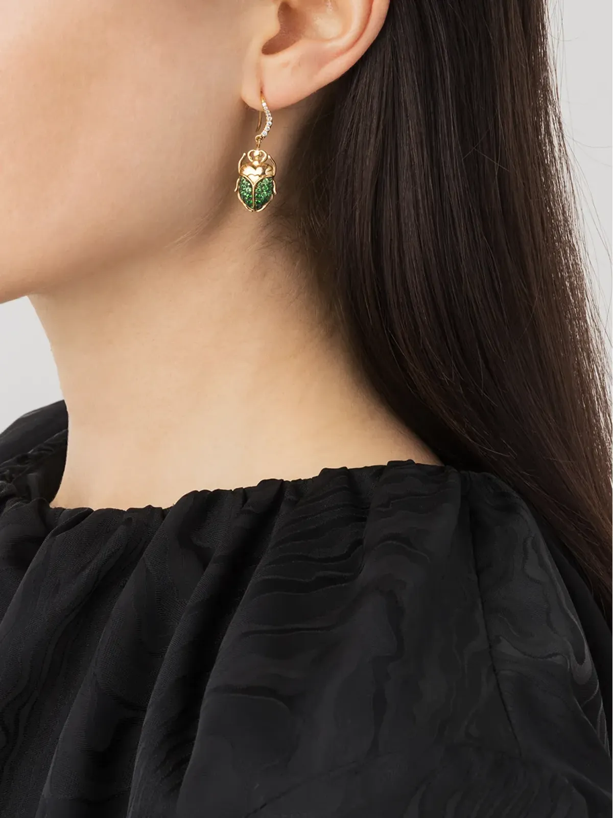 Aurelie Bidermann 18kt イエローゴールド スカラベモチーフ ツァボライトとダイヤモンドのイヤリング - 画像2