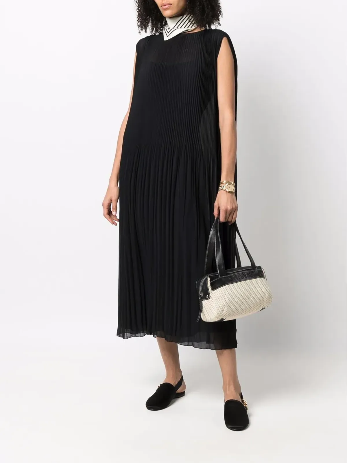CHANEL ビンテージ 2004-2005 編み込み型押しロゴ ショルダーバッグ - ブラック - 画像2