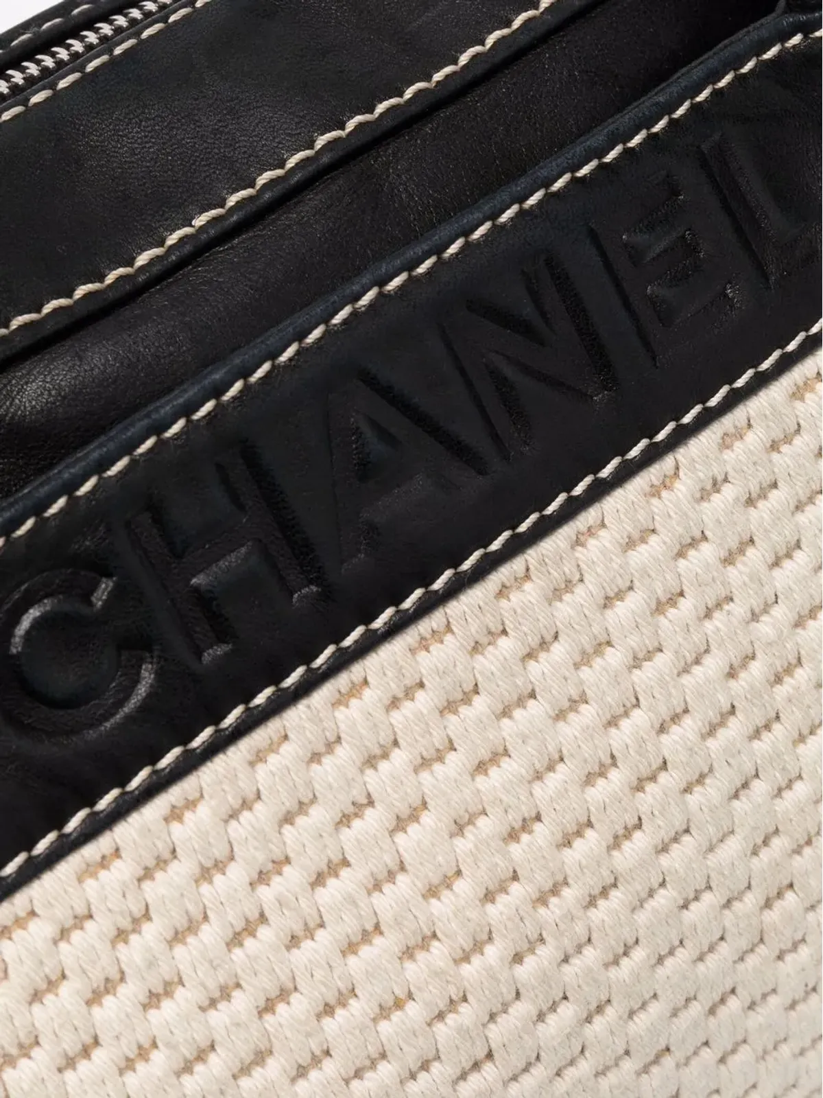 CHANEL ビンテージ 2004-2005 編み込み型押しロゴ ショルダーバッグ - ブラック - 画像4