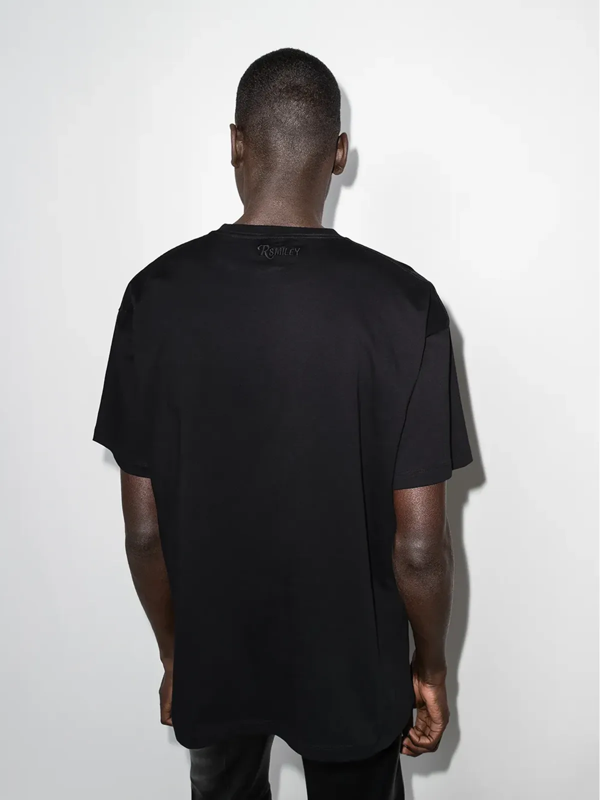 Raf Simons x Smiley スローガンプリント Tシャツ ブラック - 画像3
