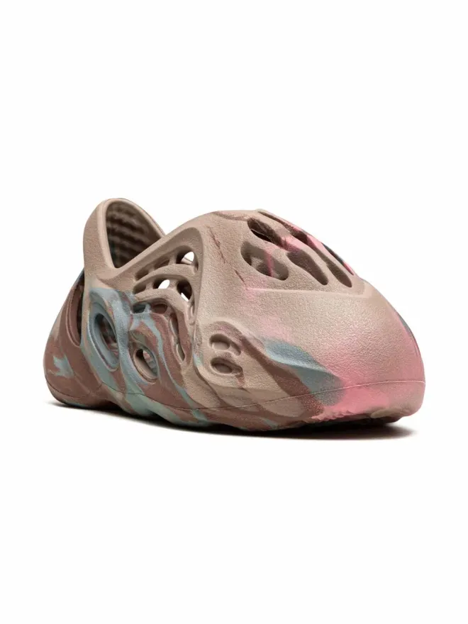 Adidas Yeezy Kids Adidas Yeezy Kids Foam Runner キッズ用スニーカーの商品画像