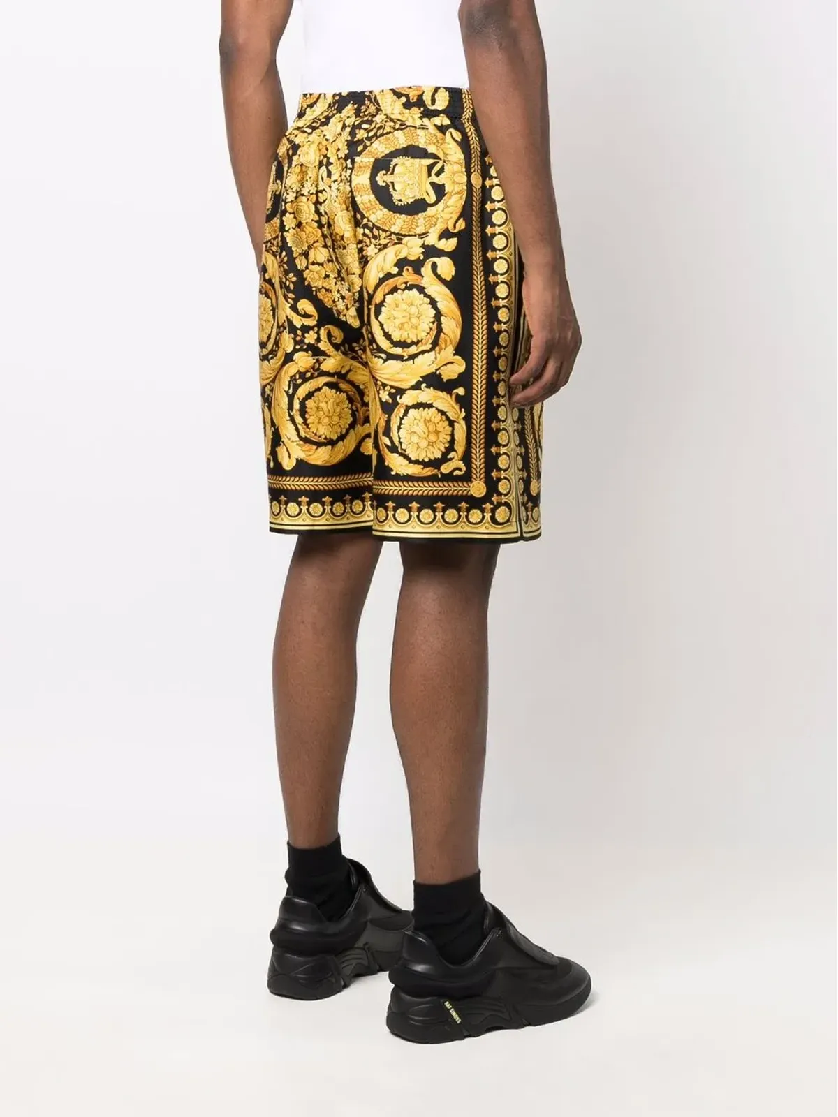 Versace バーコロプリント シルクショーツ - 画像4
