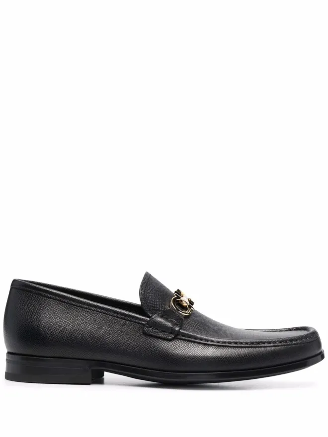 FERRAGAMO Ferragamo ガンチーニ・プレート レザー ローファーの商品画像