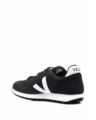 VEJA ロゴパッチ ロー・トップスニーカー ブラック - サムネイル3