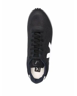 VEJA ロゴパッチ ロー・トップスニーカー ブラック - サムネイル4