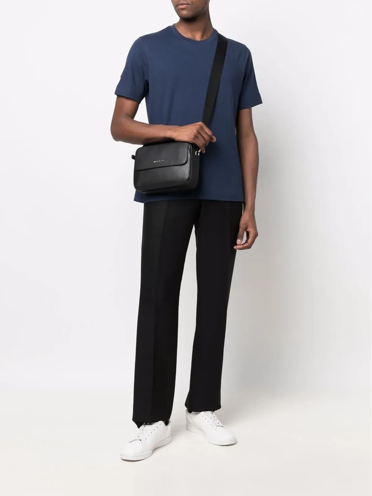 Michael Kors ロゴプレート付きレザーショルダーバッグ - 画像2