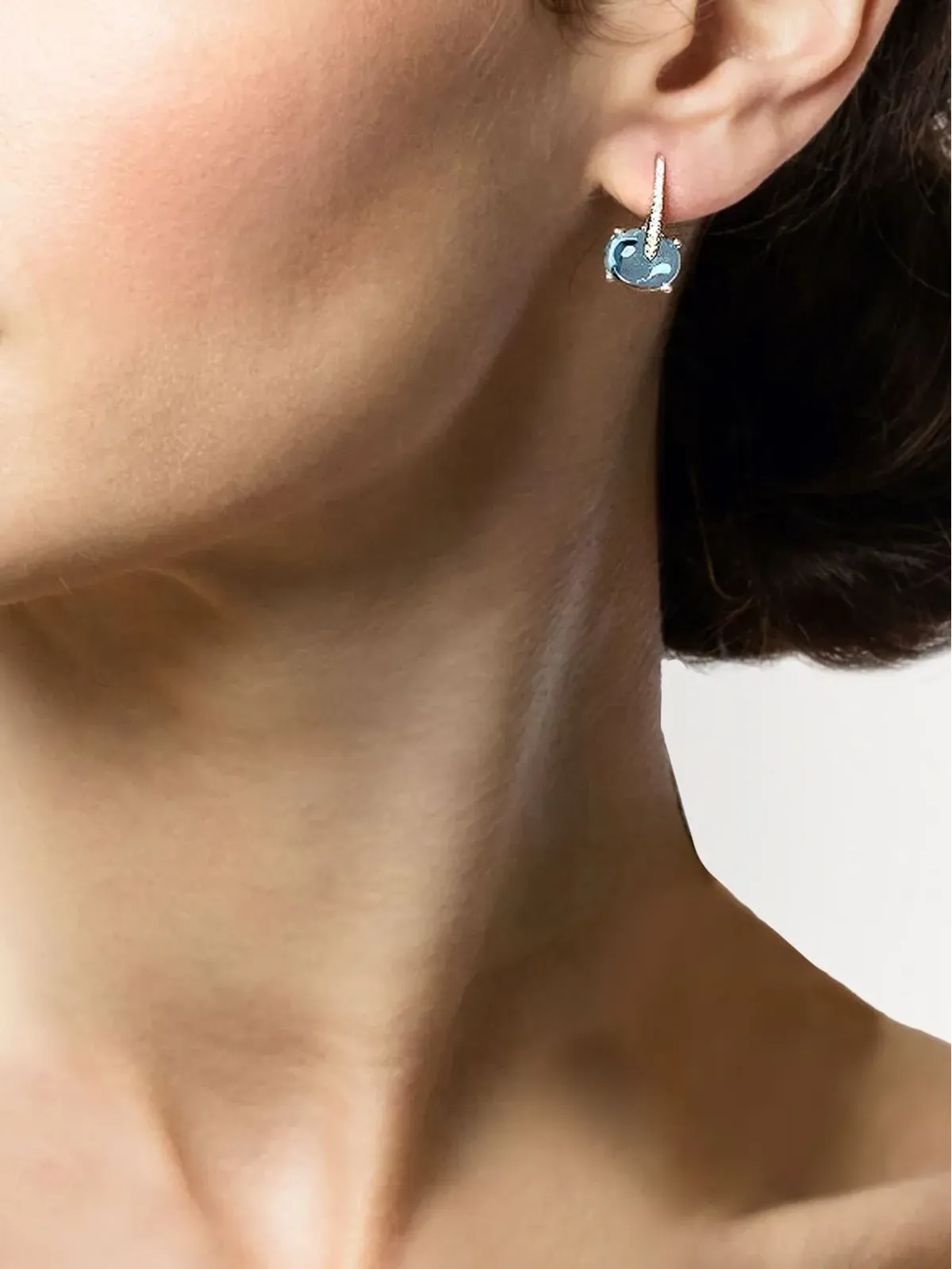 MAVIADA サルディニア ショート 18kt ホワイトゴールド ダイヤモンドとトパーズのドロップピアス - ブルー - 画像2