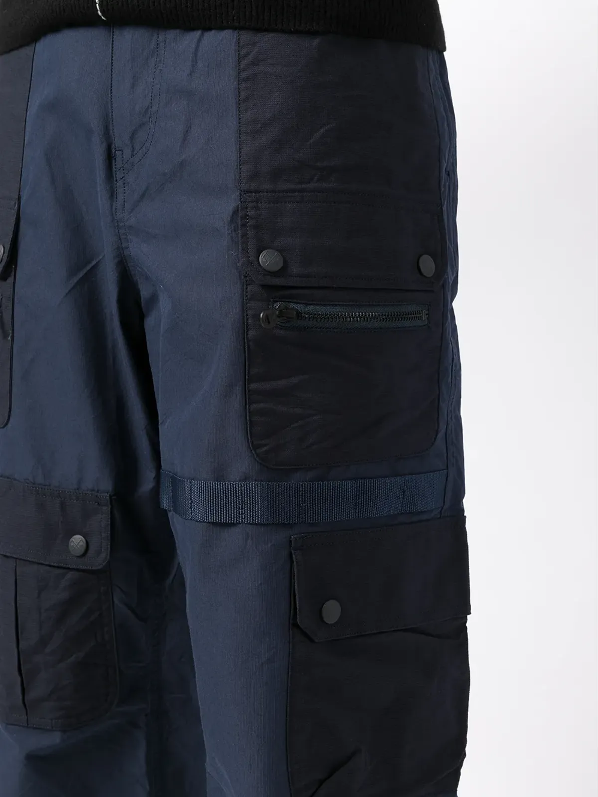 White Mountaineering マルチポケット コットン混紡 パラシュートパンツ - 画像5