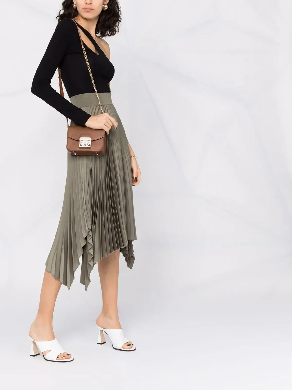 Furla シボ入りレザークロスボディバッグ - 画像2