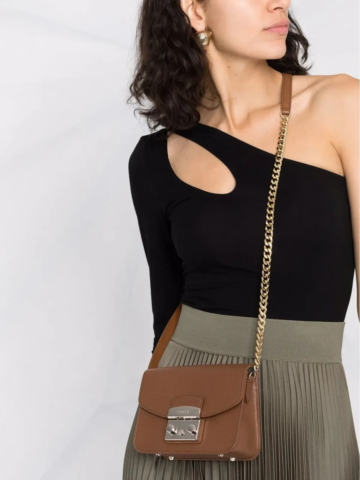 Furla シボ入りレザークロスボディバッグ - 画像3