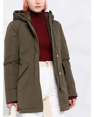 Woolrich ロゴパッチ フード付き ダウンパッド入り コート - サムネイル5