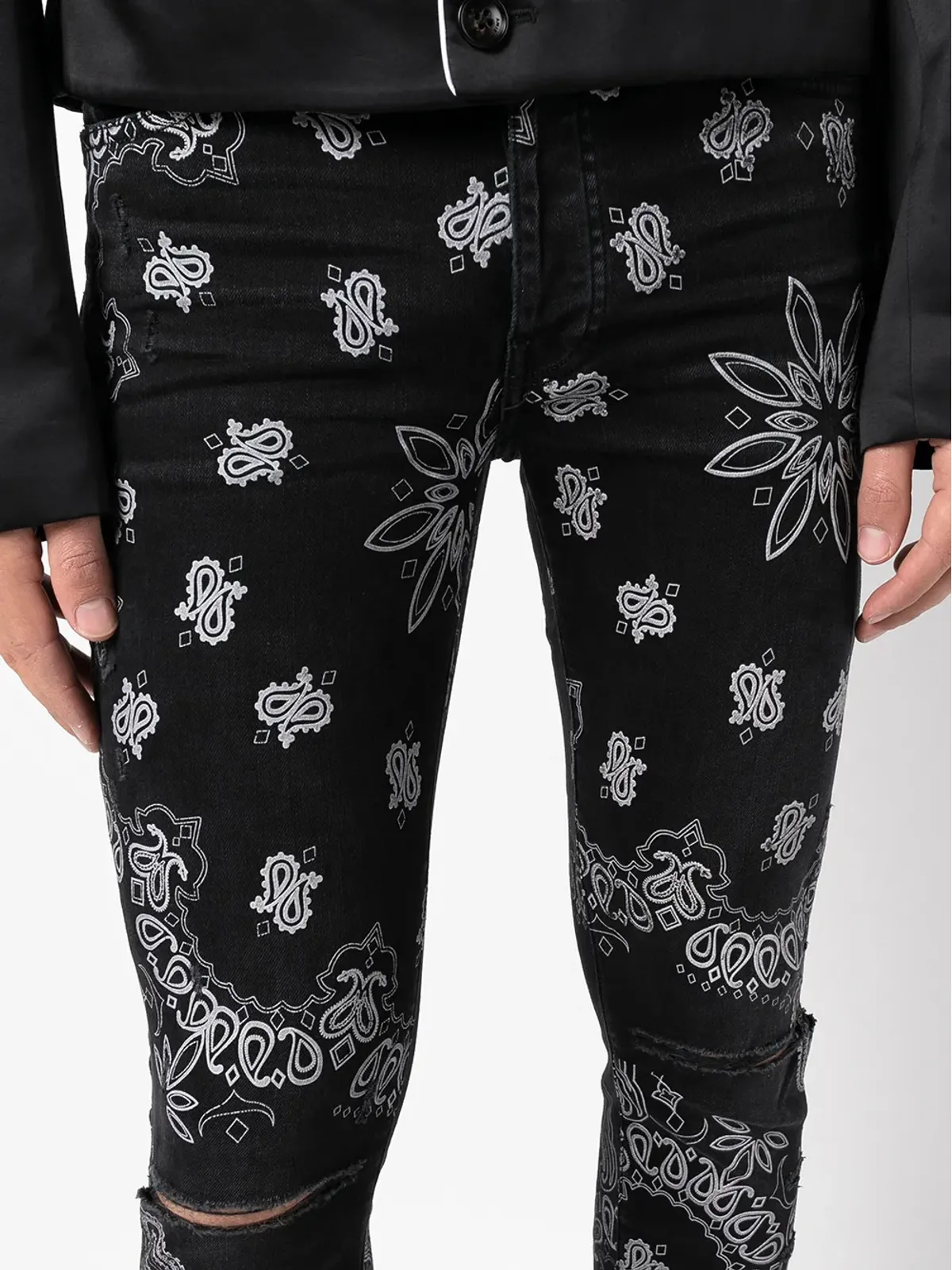 AMIRI フロックド バンダナ柄 スキニージーンズ ブラック - 画像5