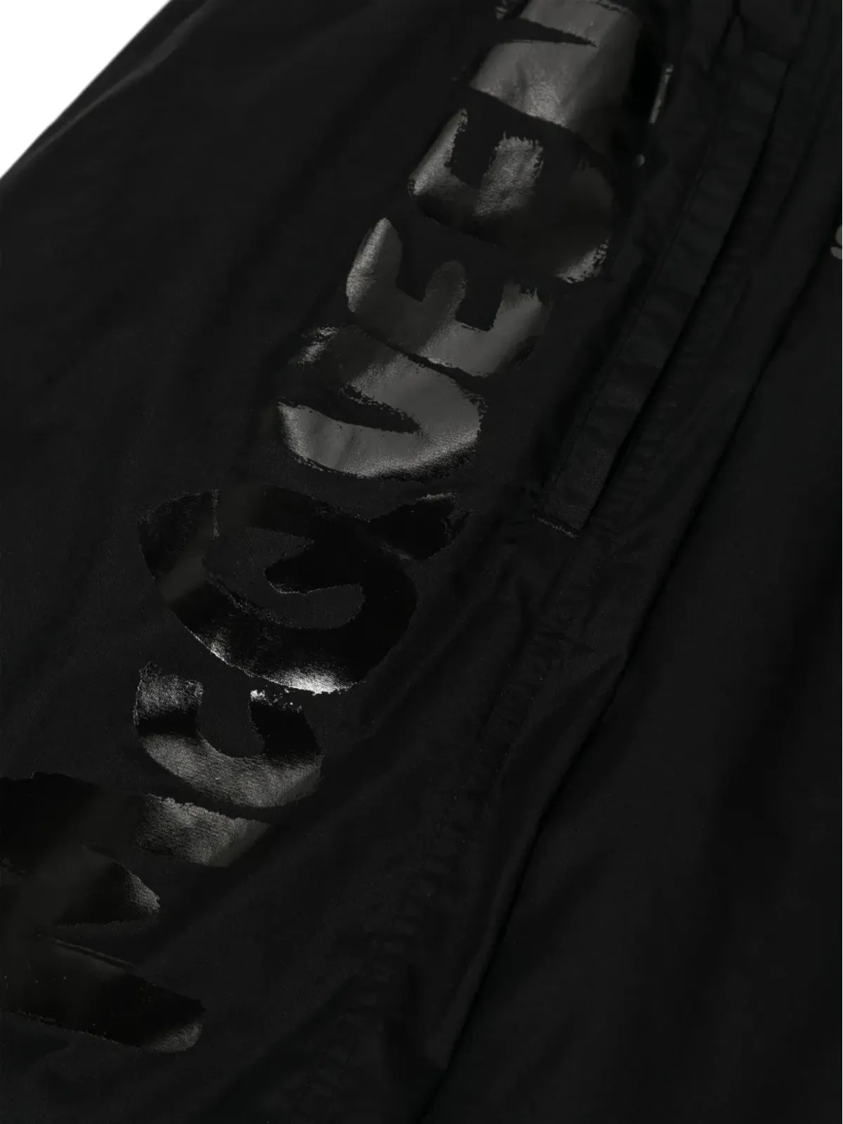 Alexander McQueen ロゴプリント スイムショーツ - 画像3