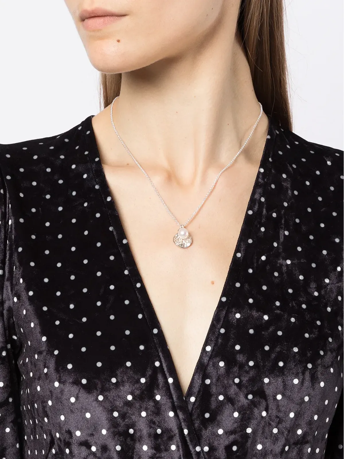 DOWER AND HALL ハンマー加工ディスクパールペンダントネックレス - 画像2