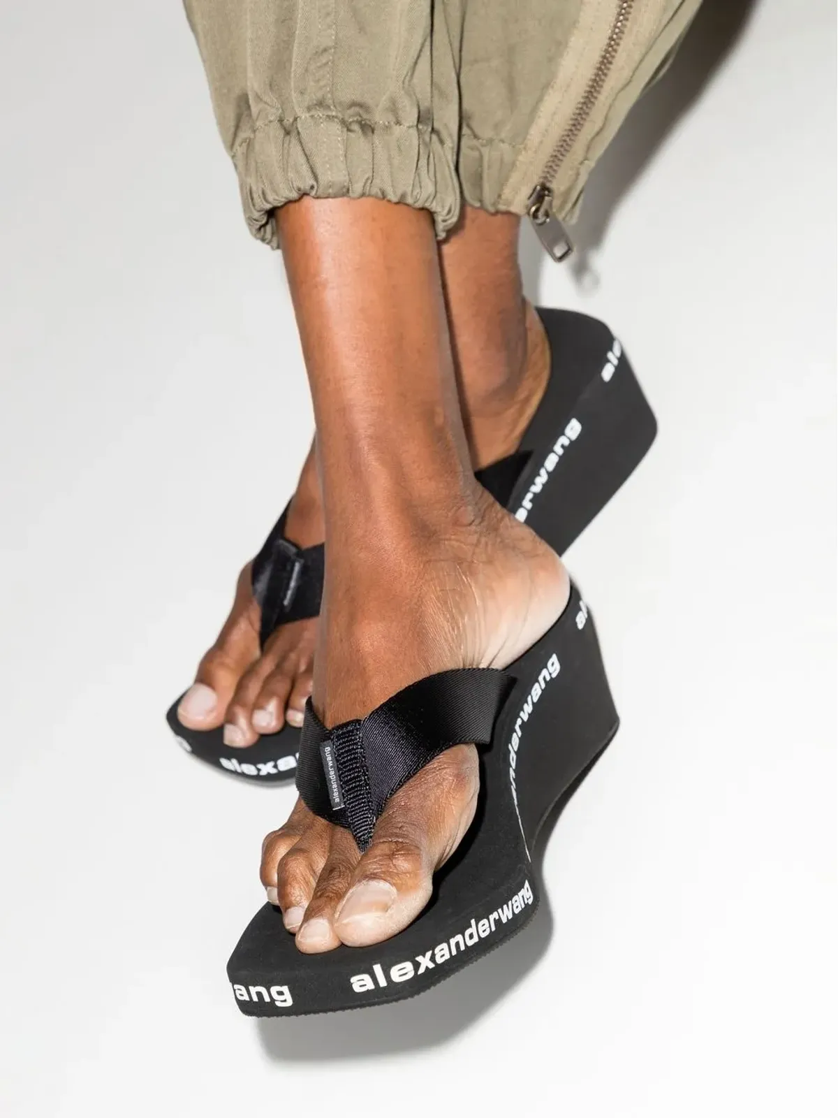 Alexander Wang ロゴプリント ウェッジ フリップフロップ - ブラック - 画像3