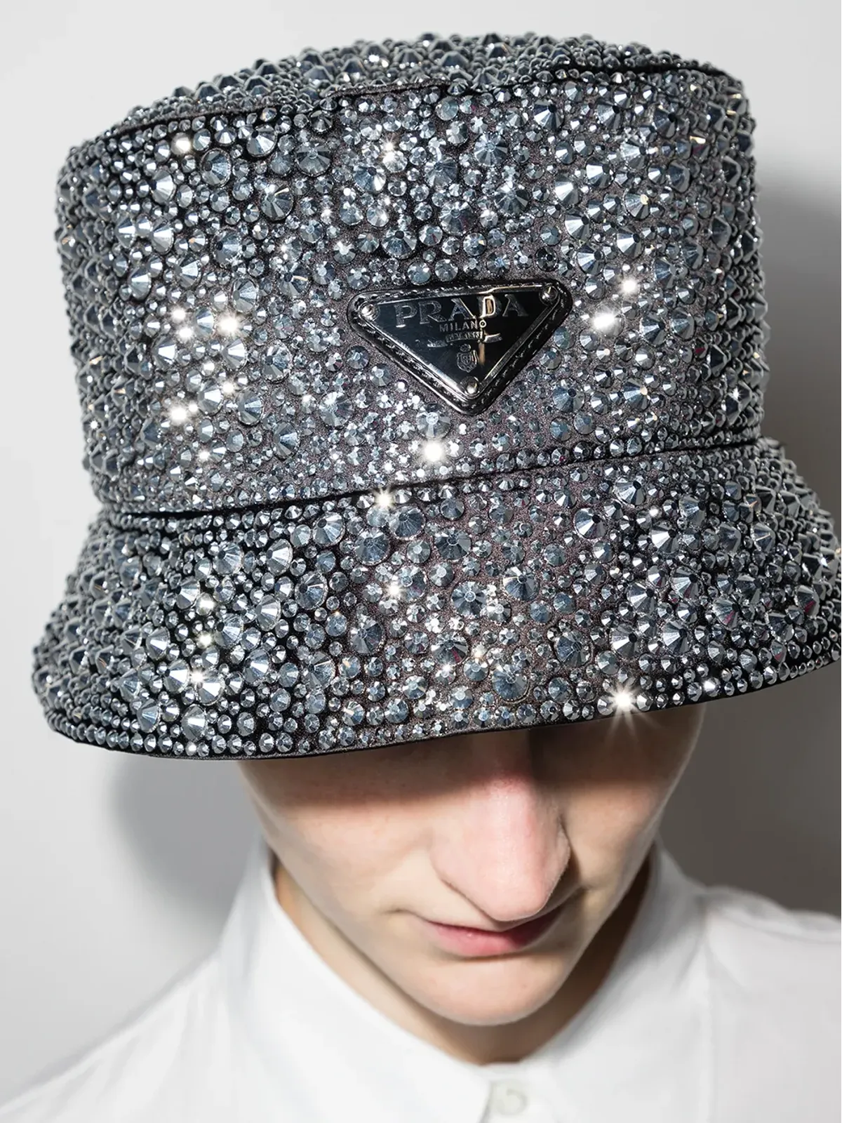 Prada クリスタル装飾バケットハット - 画像2