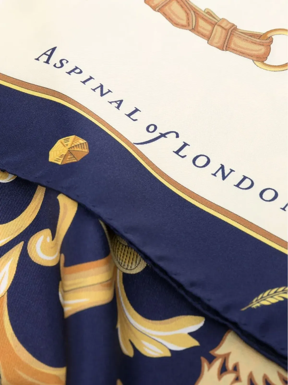 Aspinal Of London アスパイナル・シグネチャー シルクスカーフ - 画像3