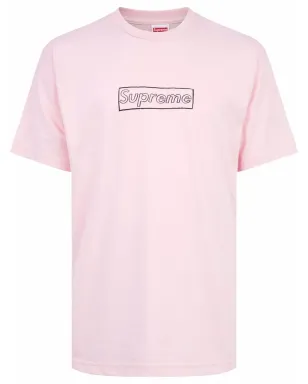 Supreme KAWS チョークロゴ クルーネックTシャツ - サムネイル1
