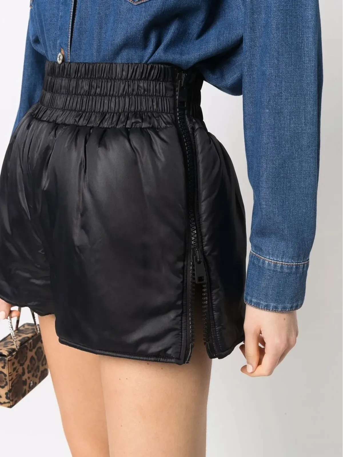 RED Valentino サイドジップ付パッド入りショートパンツ - 画像5