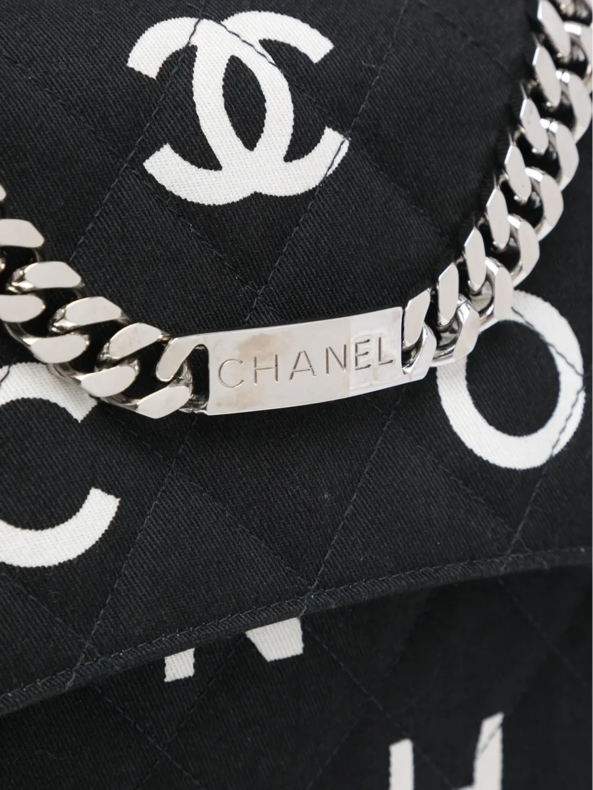 CHANEL ビンテージ 1997 ダイヤモンドキルト アイコン ハンドバッグ - ブラック - 画像4