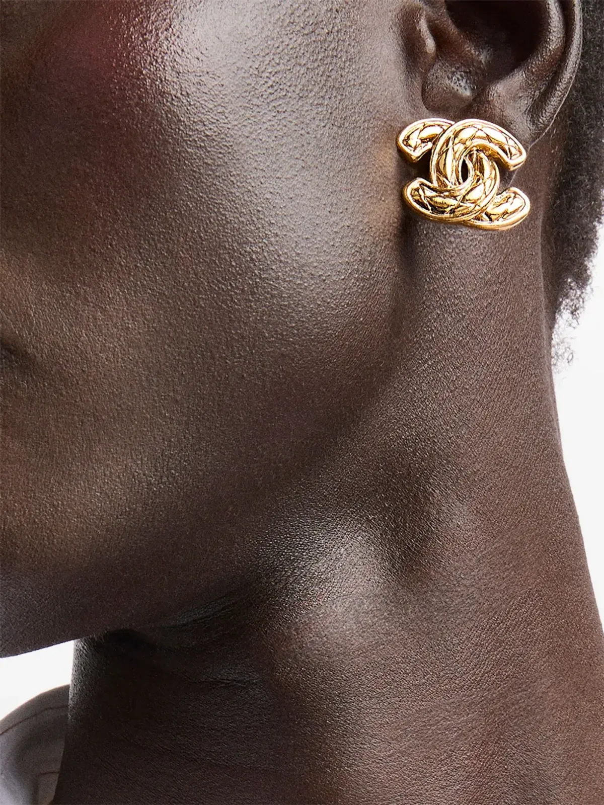 CHANEL Pre-Owned 1980s diamond-quilted CC clip-on earrings - Gold - 画像2