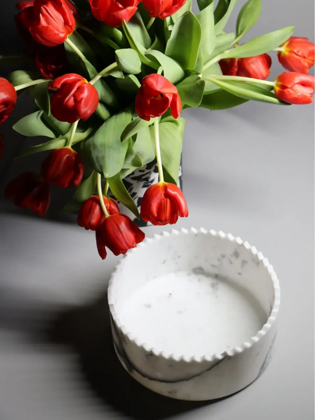 Editions Milano Triangoli Vessel Arabescato Marble Vase - 画像3