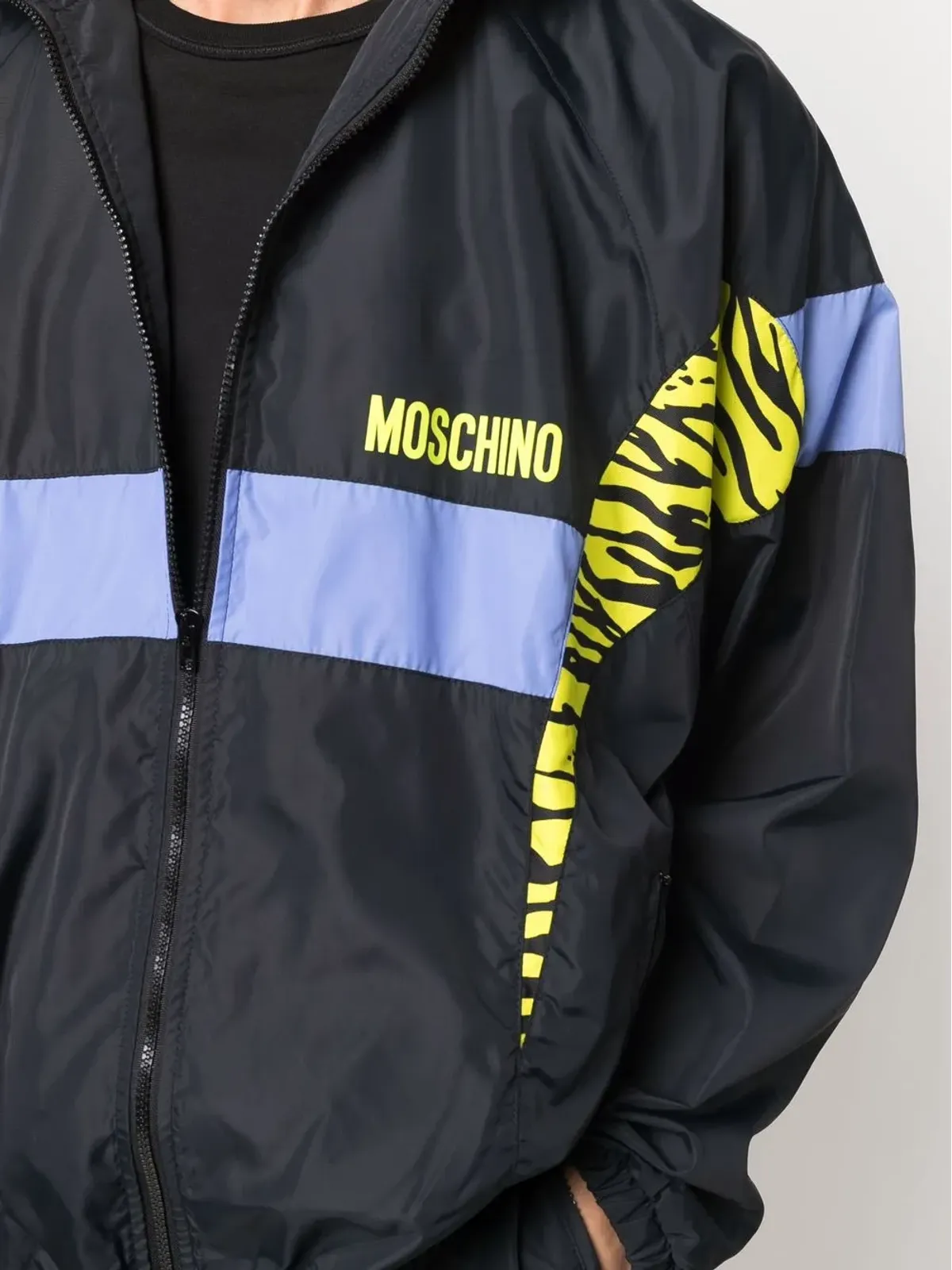 Moschino パネルド・ゼブラ・ウィンドブレーカー（ブラック） - 画像5