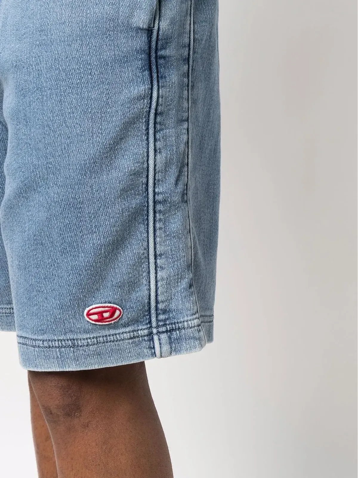 Diesel ロゴパッチ付きデニムショーツ - 画像5