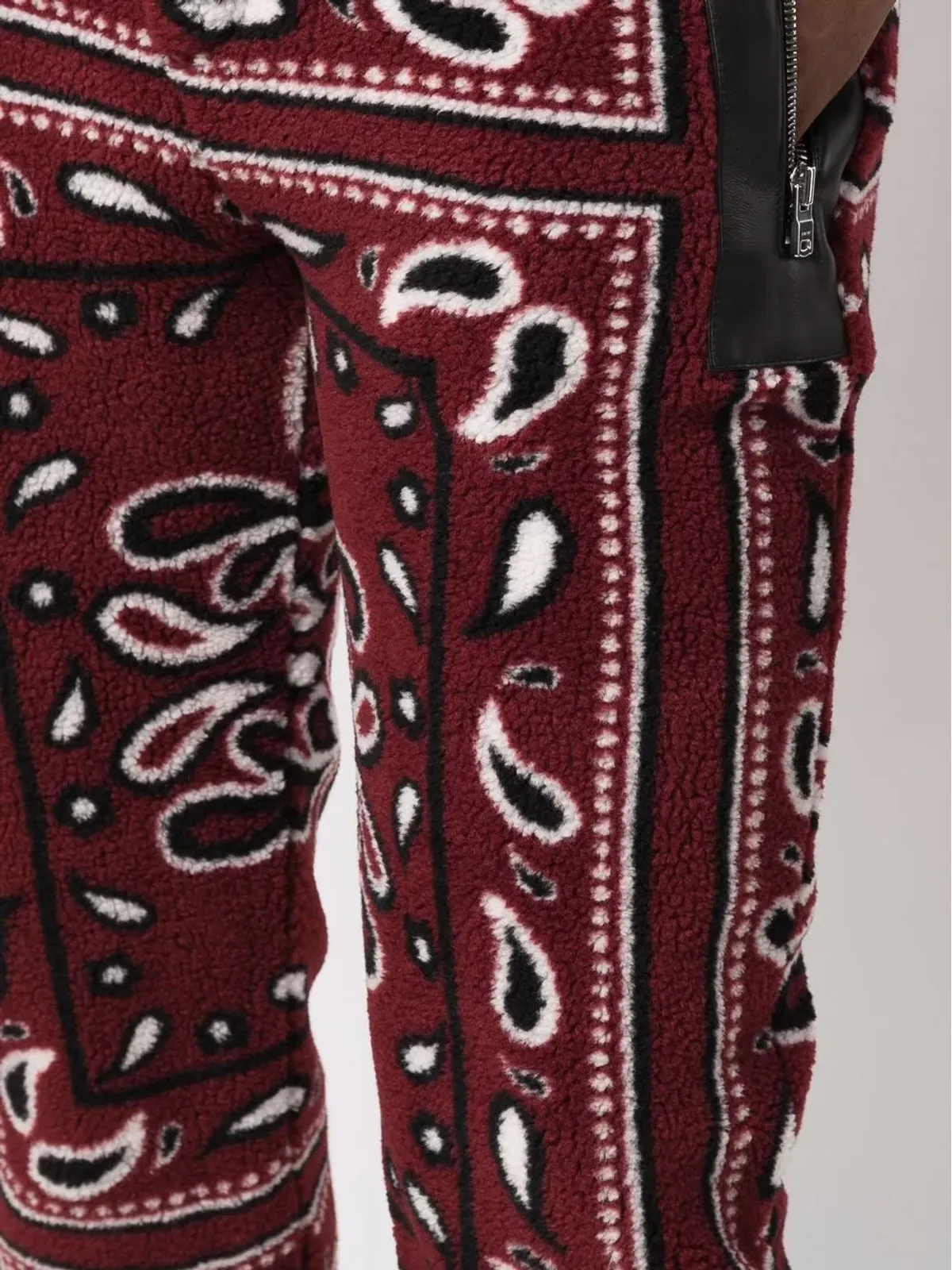 AMIRI バンダナペイズリーフリースパンツ - レッド - 画像5