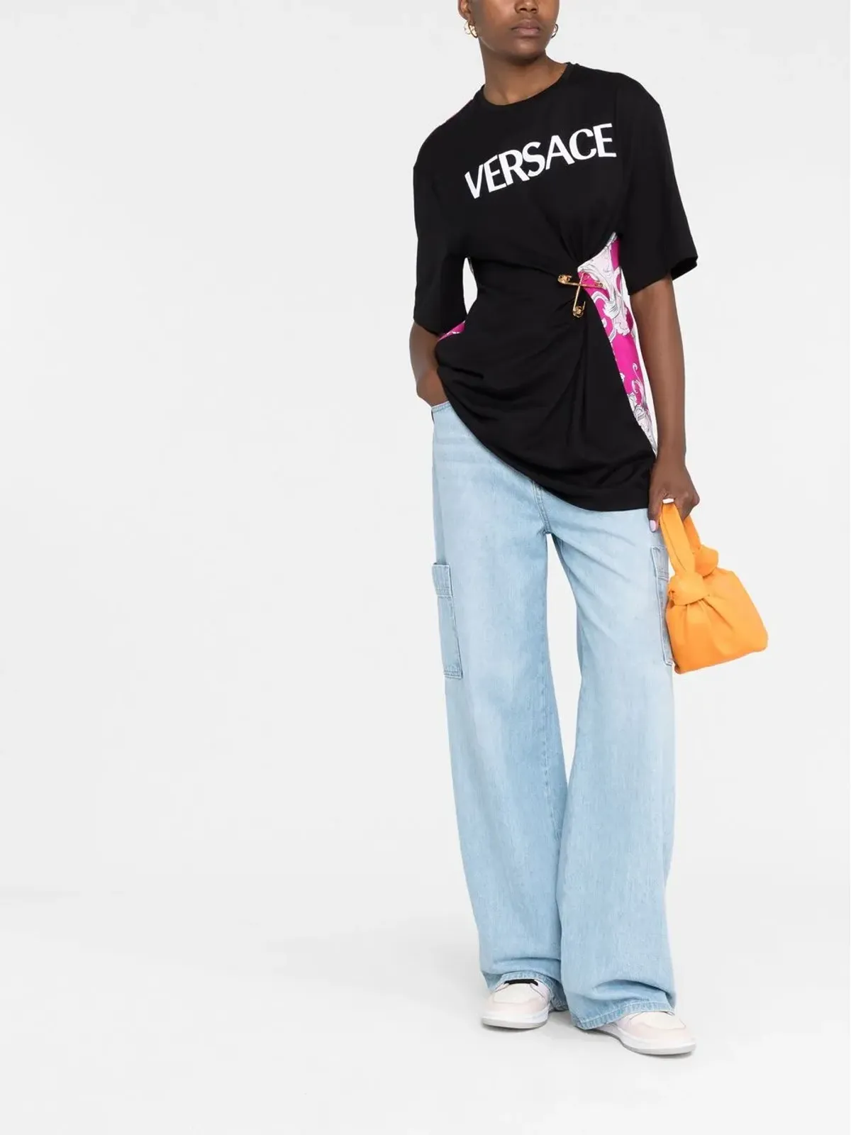 Versace セーフティピン バロック柄 Tシャツ - 画像2