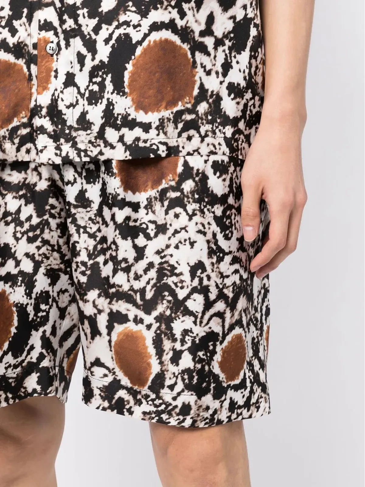 Edward Crutchley シルク アブストラクト柄ショートパンツ - 画像5