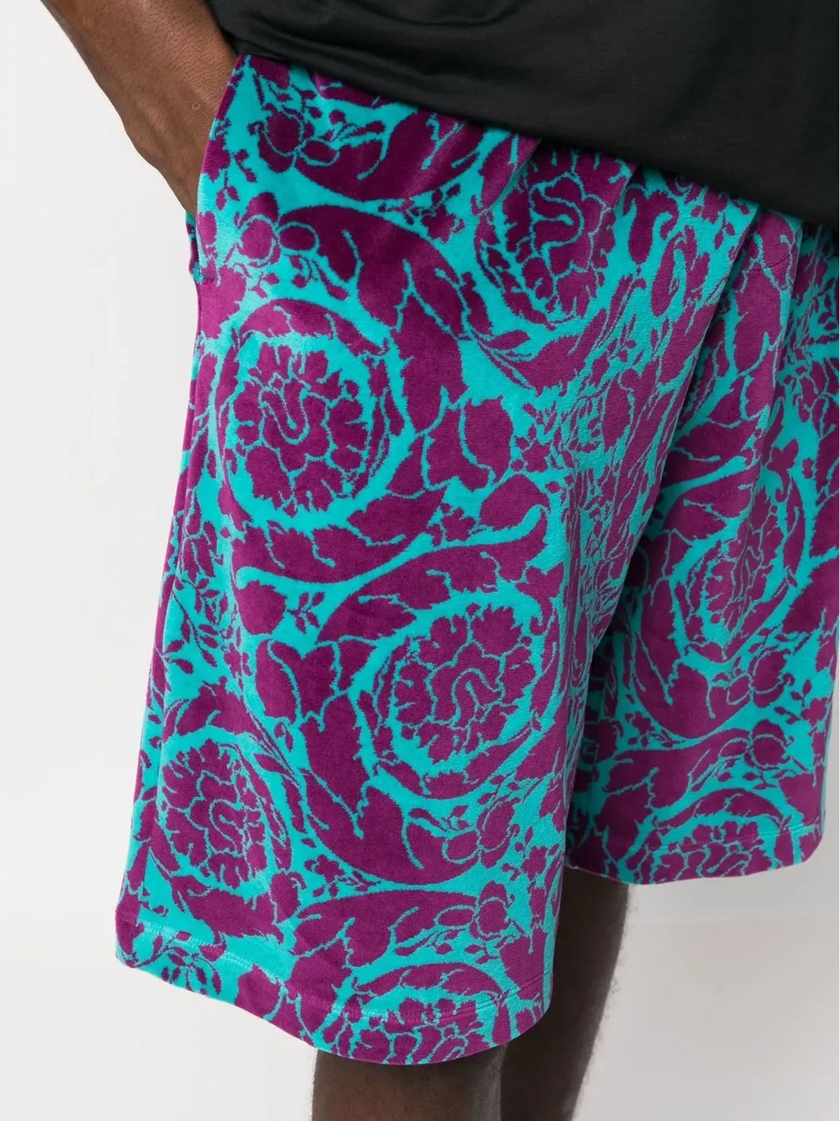 Versace 抽象柄ベルマダショーツ - 画像5