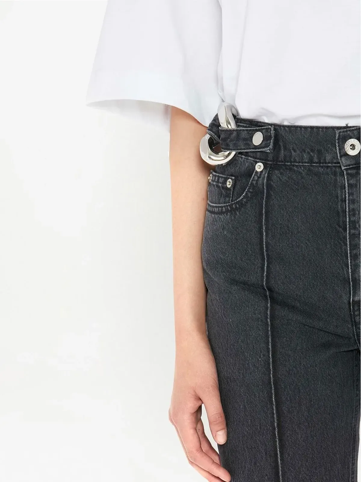 JW Anderson チェーンディテール・ストレートレッグ・クロップドジーンズ - 画像5