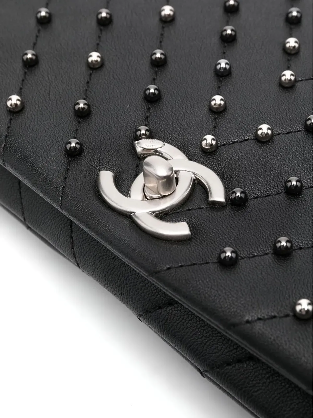 CHANEL Pre-Owned 2019 Chevron studded Full Flap clutch - Black - 画像4