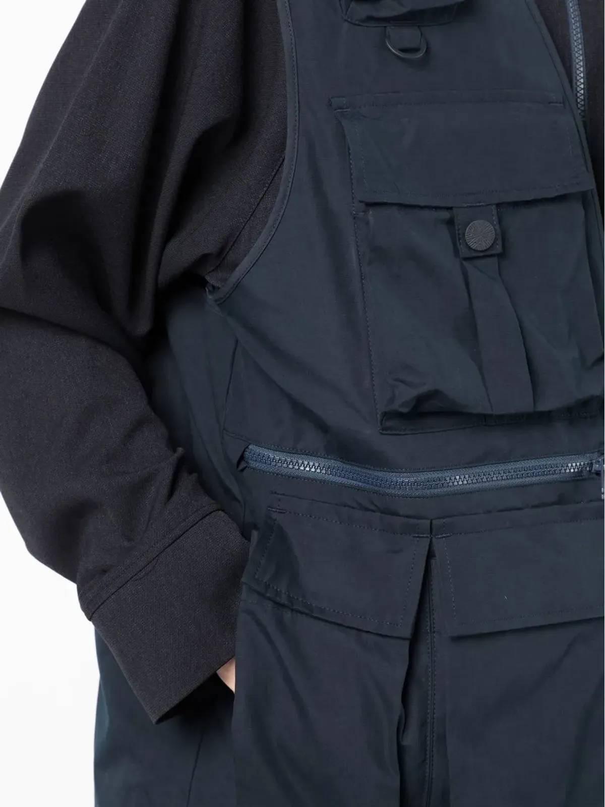 White Mountaineering マルチポケットフィッシングジャケット - 画像5