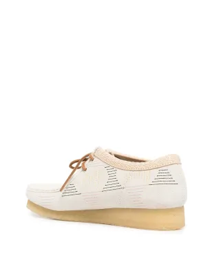 Clarks Originals Wallabee レースアップブーツ（ブラウン） - サムネイル3