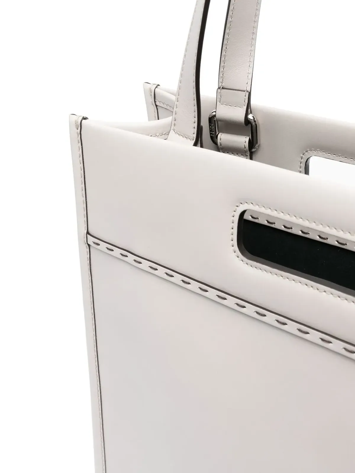 FENDI N-Sエンボス ロゴ トートバッグ - 画像4