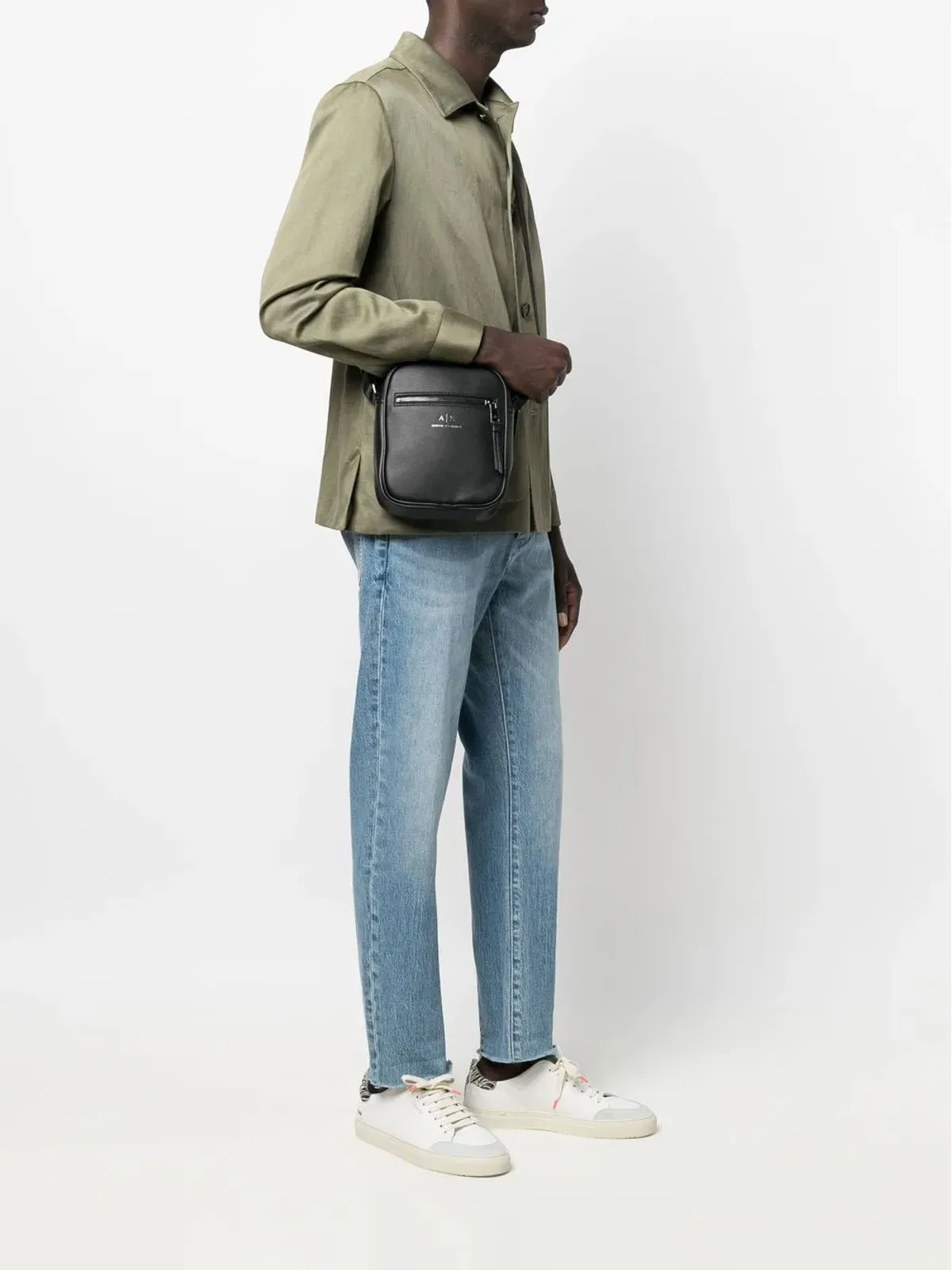 Armani Exchange ロゴプリント メッセンジャーバッグ - 画像2