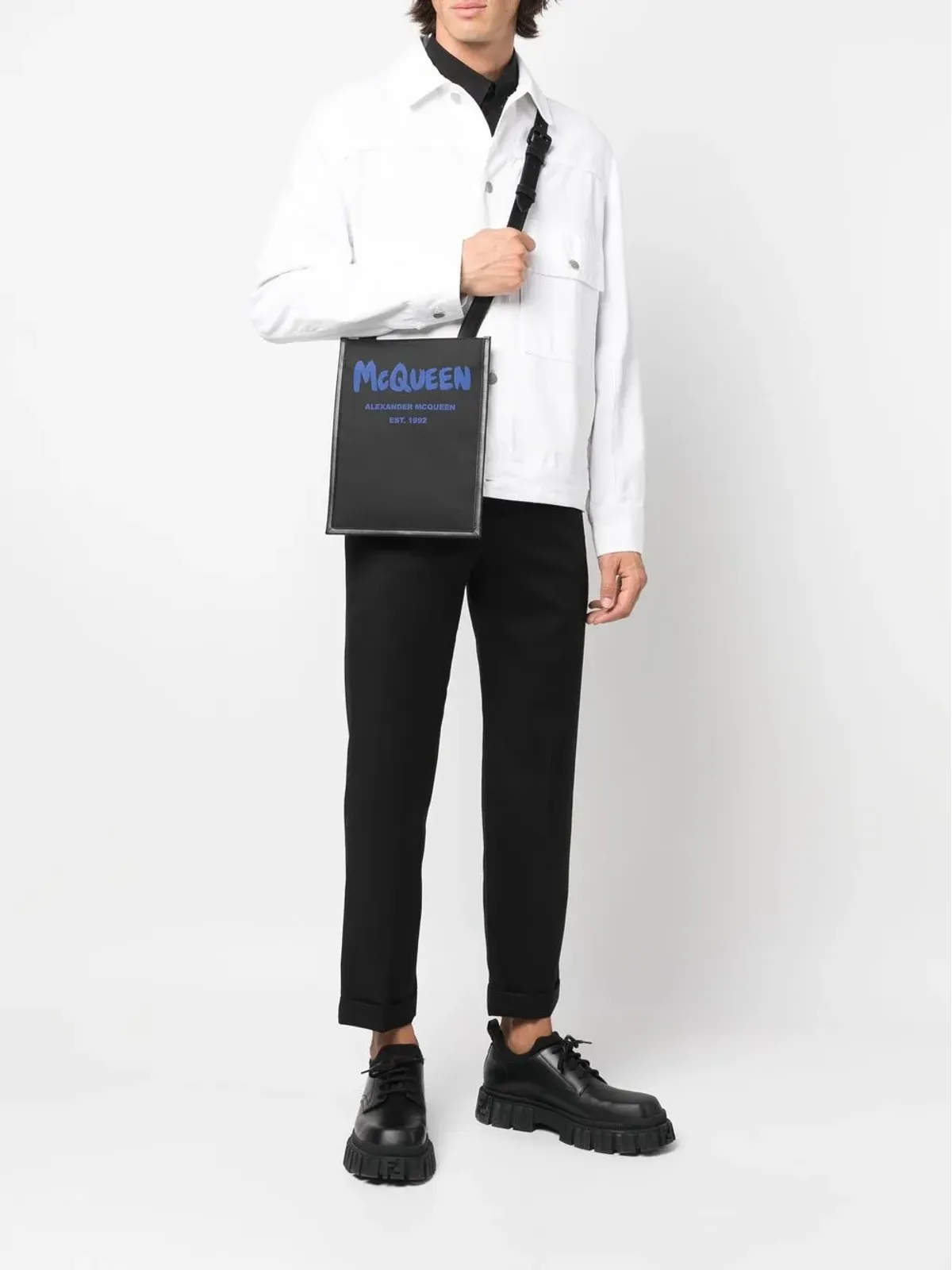 Alexander McQueen ロゴプリント メッセンジャーバッグ - 画像2