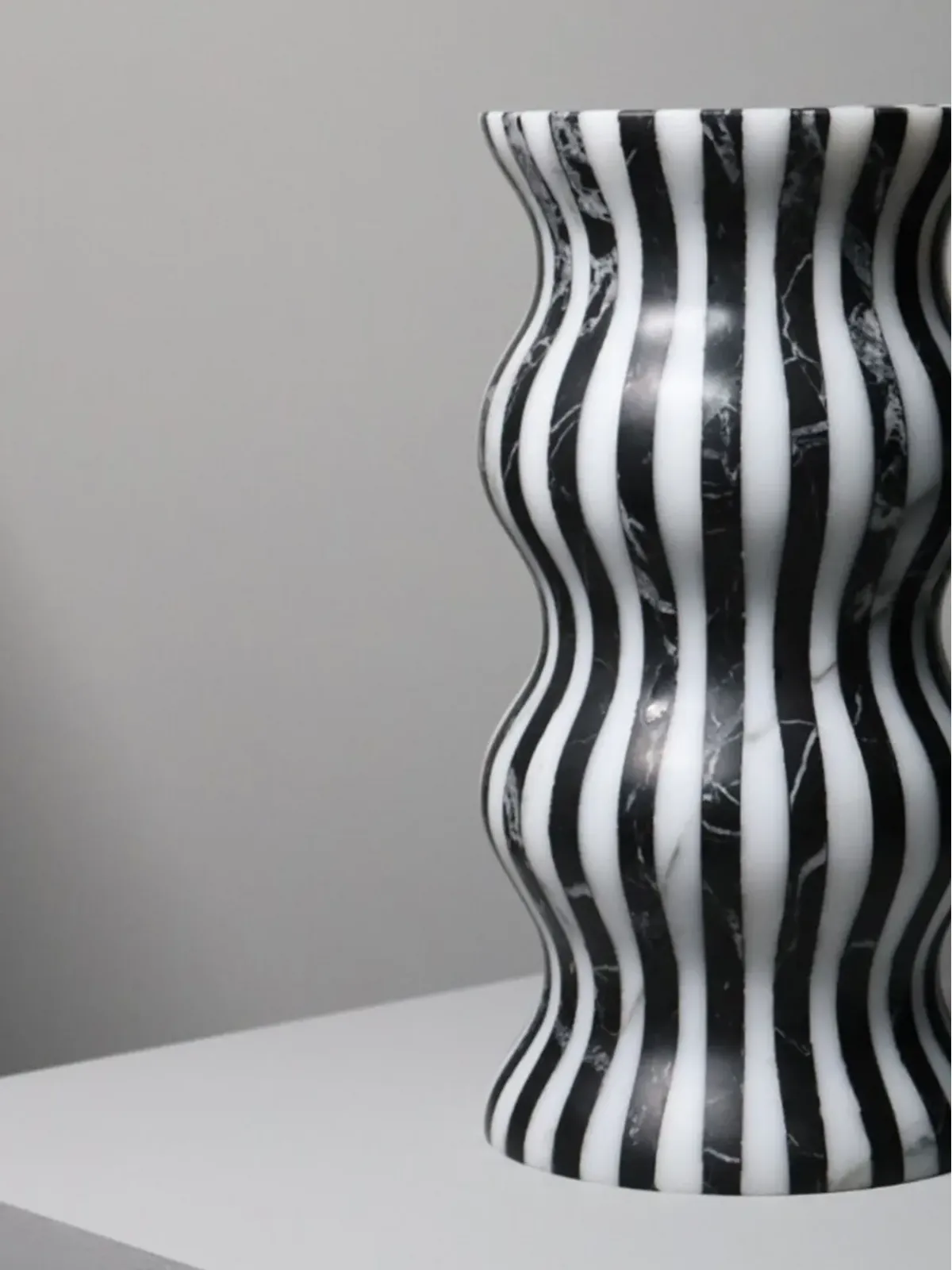 Editions Milano Versilla striped marble vase - Black - 画像3