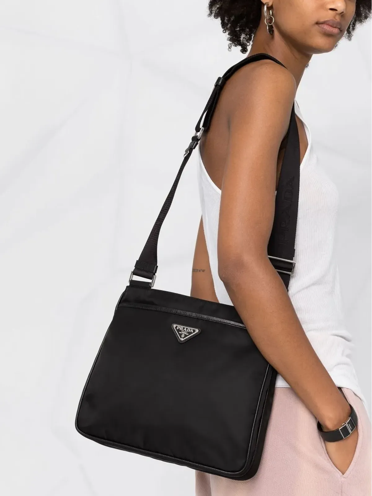 Prada Re-Nylon メッセンジャーバッグ（ブラック） - 画像3
