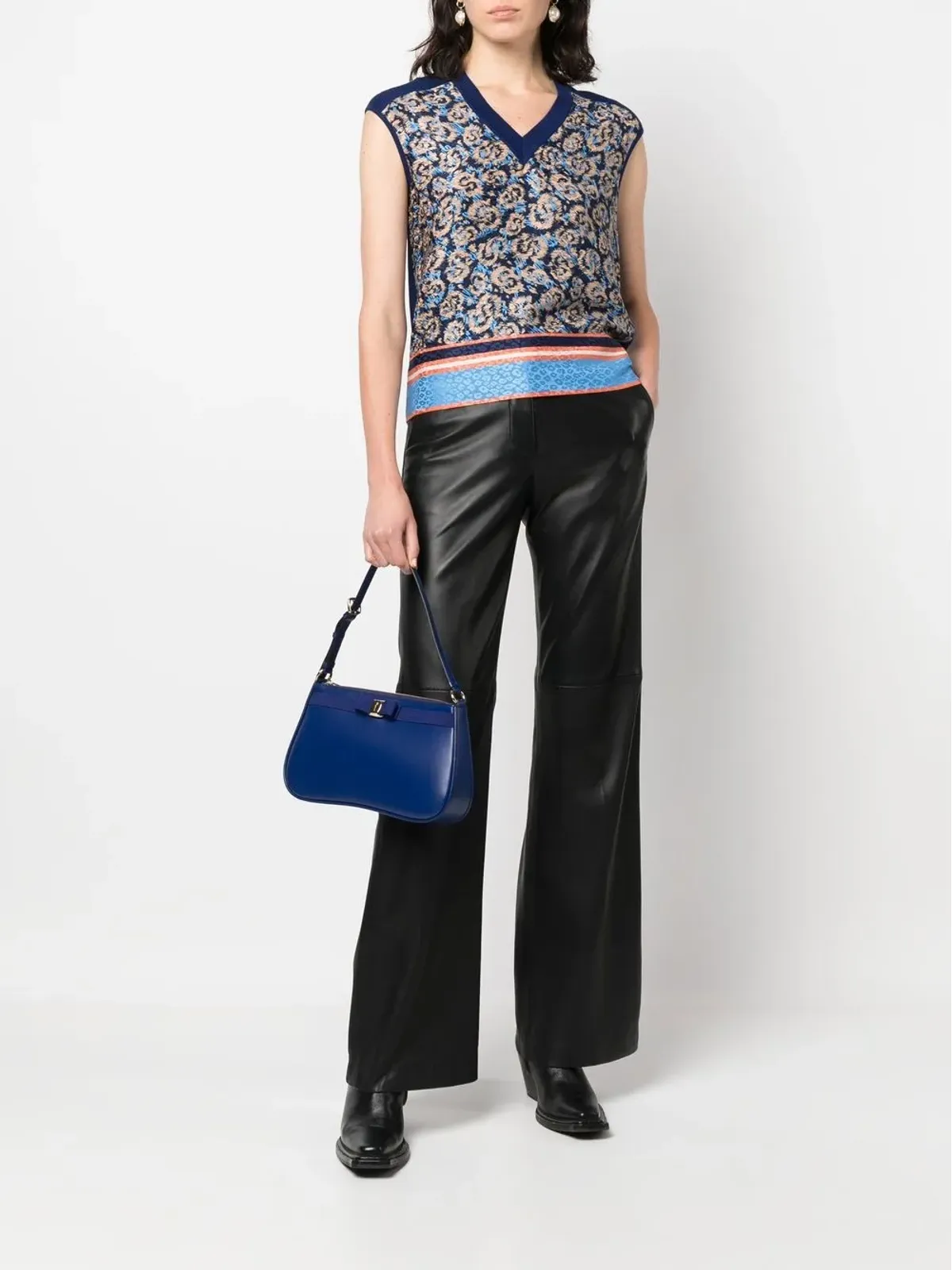 Ferragamo 全体柄プリントVネックベスト（ブルー） - 画像2