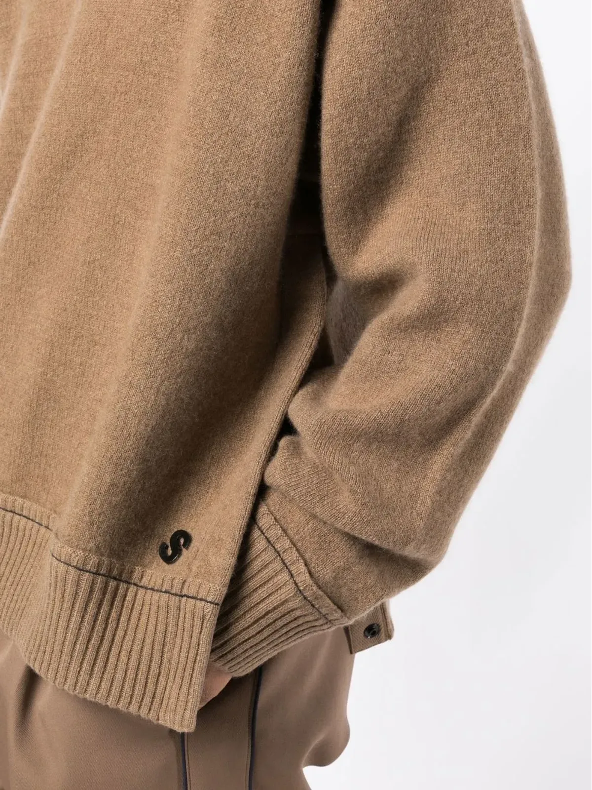 sacai クルーネック ロゴプレート ジャンパー - 画像5