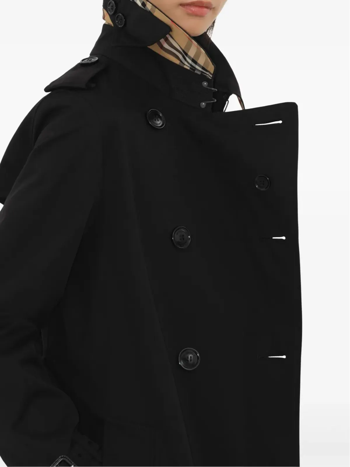 Burberry ケンジントン ヘリテージ トレンチコート 中丈 - ブラック - 画像5