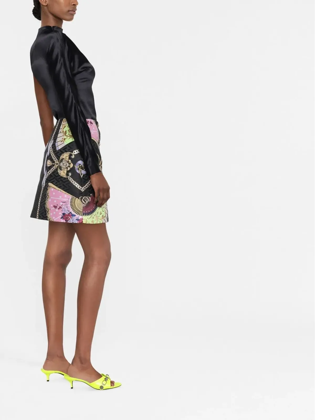 Versace グラフィックプリント メデューサヘッド ボタン スカート ブラック - 画像4