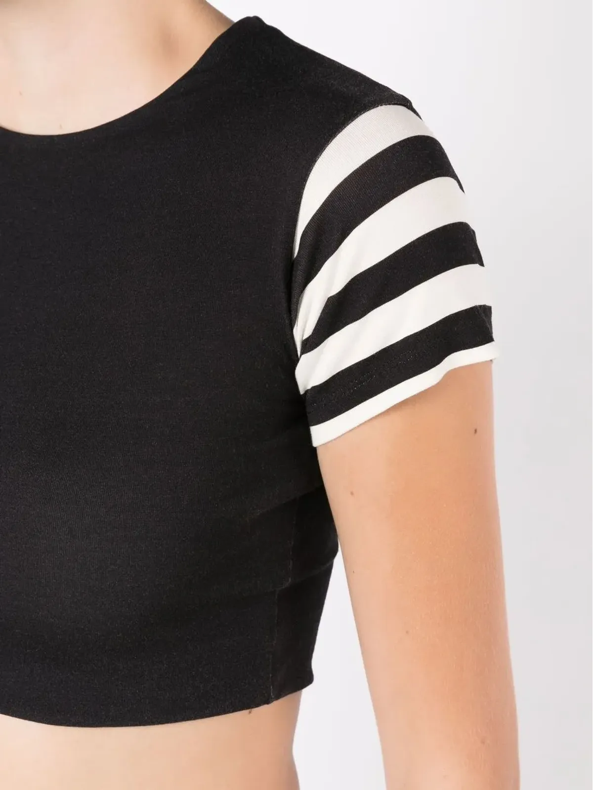 Gloria Coelho クロップド半袖Tシャツ ブラック - 画像5