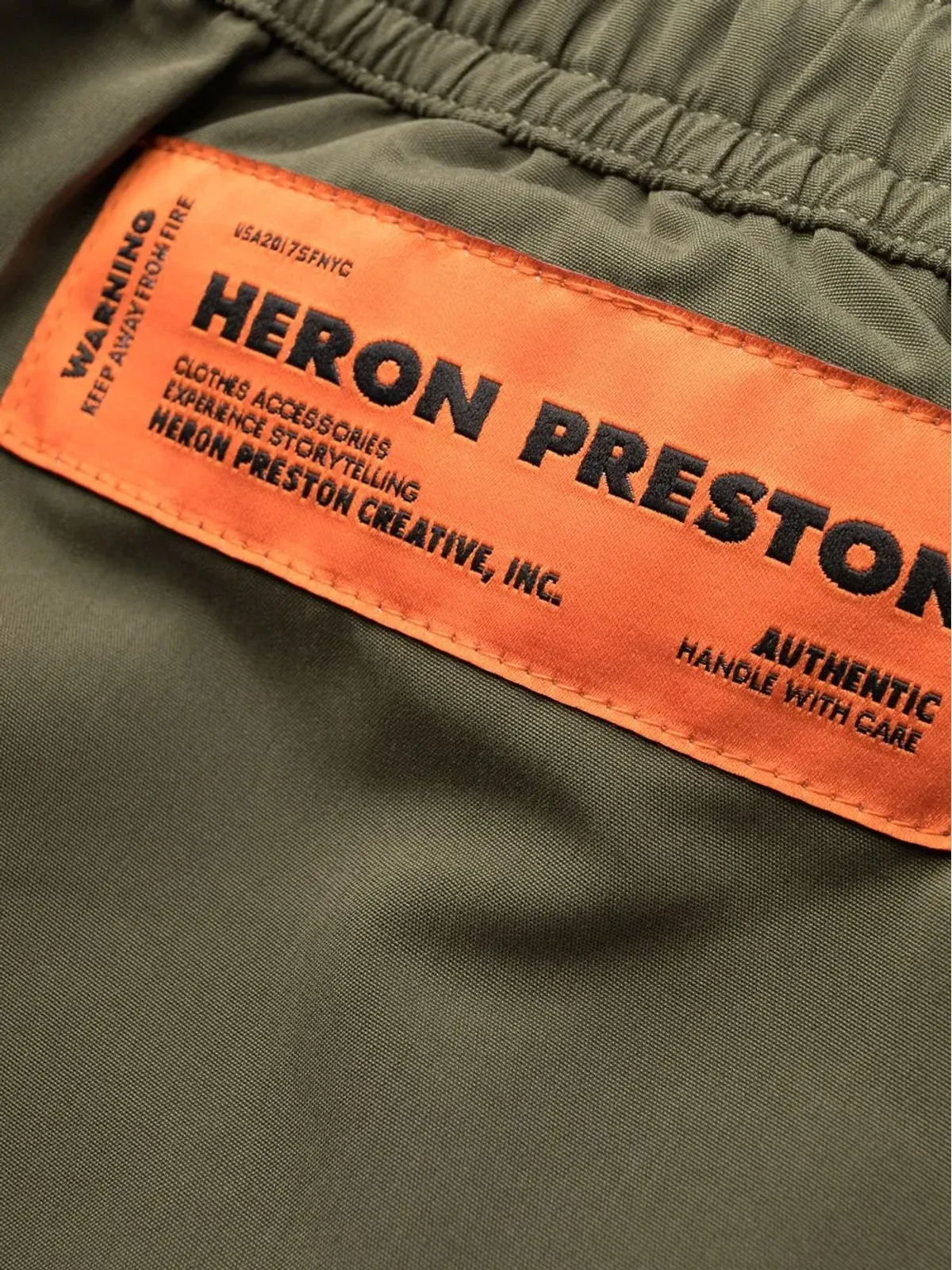 Heron Preston ドローストリングウエスト ロゴパッチ ショーツ グリーン - 画像3