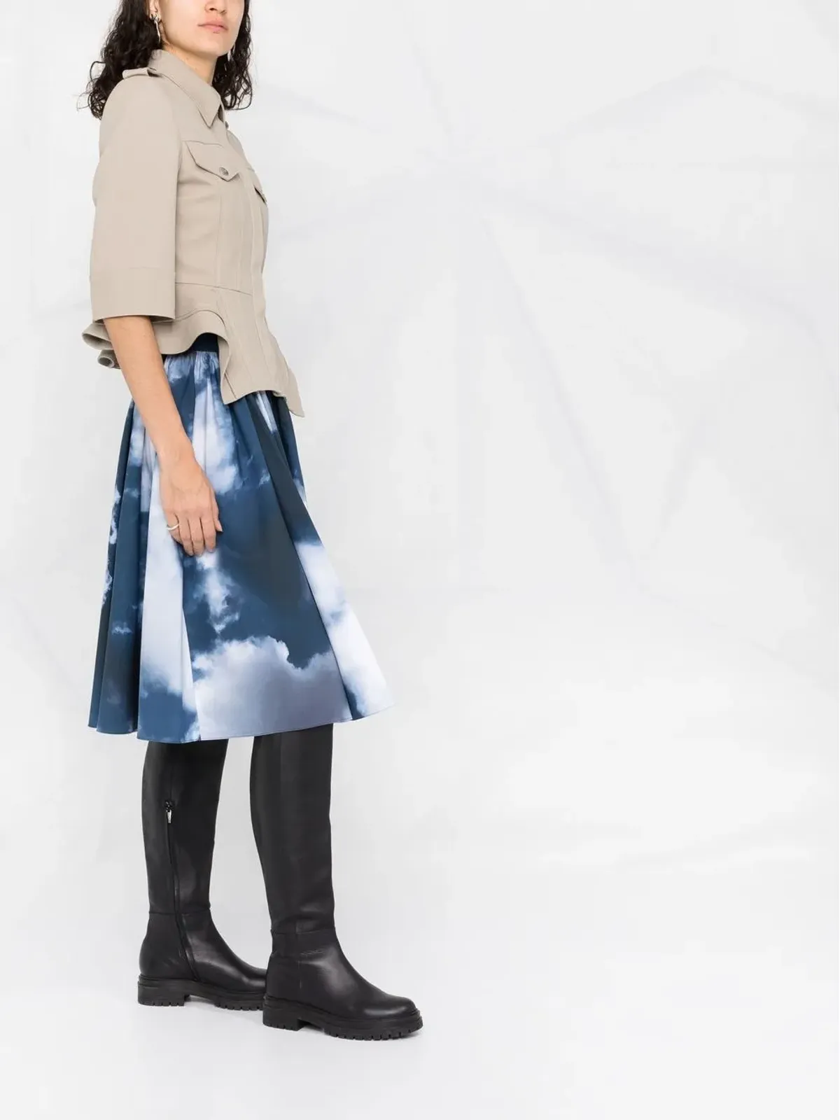 Alexander McQueen クラウド写真プリントのプリーツスカート - 画像4